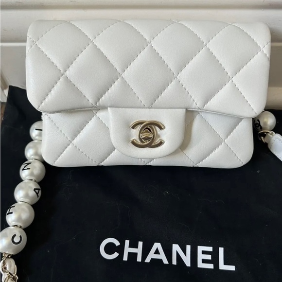 White Chanel butter soft leather in beautiful condition - Picture 3 of 12